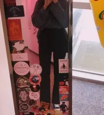 163 46 골반 27 허리 23 입니당 저랑 스팩 비슷하신분 무조건 xs사세요
