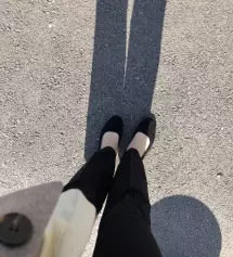 평소 L~xL 입어서 고민을 많이 했는데 후기보고 라지 구매했더니 딱 맞네요~ 스판도 좋