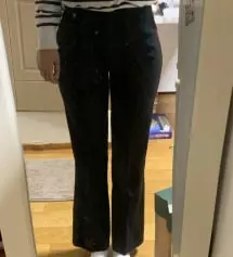 처음에는 좀 길다고 생각했는데 입고다녀보니 괜찮고 예쁜거같아요
