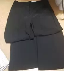 같이산 와이드팬츠보다는 몸에 딱 맞는 느낌인 것 같아용!! 이 바지는 좀 높이가 있은 