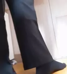 159/50 상체와 허벅지는 말랐고 종아리는 운동선수마냥 뚱뚱하고 두꺼운 체형입니다.
