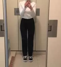 후기가 좋아서 주문했어요. 허리 고무줄이 막 짱짱하지 않아서 좋은 것 같아요. 너무 짱