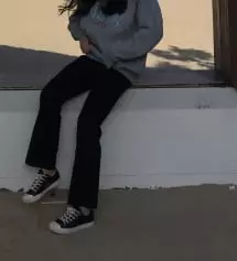 재질이랑 핏이 너무 만족이에요. 부츠컷 처음 구매해보는데 부담스럽지 않은 핏이라 다