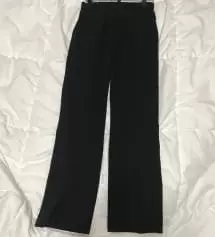 허벅지랑 골반 때문에 보통 m 사이즈를 사서 허리를 줄여서 입는편인데요
