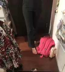 처음엔 점 작다고 느꼈는데 좀 늘어나니 딱 맞아요 무엇보다 핏이 넘 예뻐서 좋구 다리