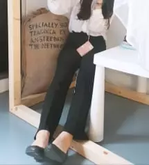 사이즈도 쫀쫀하게 잘 맞고 입고 입고 역동적으로 움직였는데도 주름이 잘 생기지 않는