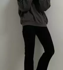 와...바지 진짜편하구 핏도 예뻐요:) 바지사면 기장 줄였는데 줄일필요없이 딱맞아서 좋