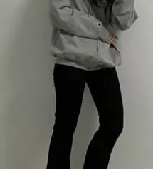 와...바지 진짜편하구 핏도 예뻐요:) 바지사면 기장 줄였는데 줄일필요없이 딱맞아서 좋