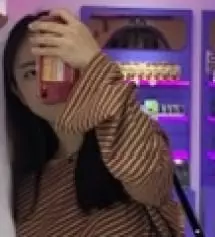 딱 맞고 너무 편해요! 정장같은 느낌이라 격식 차릴 때 입을 때 딱 좋은 옷인 거 같아요