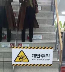 키160인 저한테는 조금 길어서 발목밑으로 살짝 내려오는데 굽있는거 신으면 될거같구
