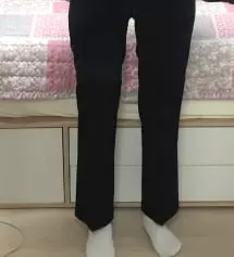 발목이 보이게 입고 싶어서 155로 주문했는데 딱 복숭아뼈 위까지 와서 좋아요!
