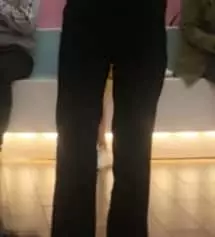 바지가 생각보다 많이 좋고 사이즈도 괜찮아서 놀랐어요! 우선 하이웨이스트인데 저한테