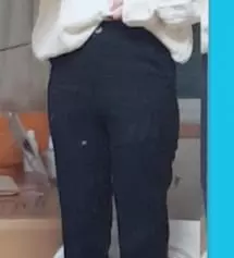 바지 짱짱하고 좋아요!!! 허리가 조금 작긴하지만 크게 불편하지않고 xs 사길 잘한것같