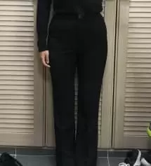 저한테 조금 타이트하긴한데 저는 맘에 들어요!상의 집어넣어서 깔끔하게 입으면 핏 예