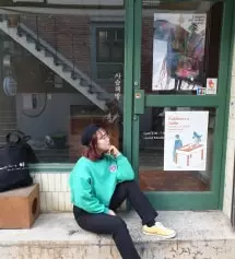 뒤늦게 구매후기를 올려요 구매한지 2~3일만에 물품 받았던 것 같구 두께도 지금 입기엔