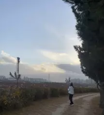 딱 원하는 길이 였어요!! 진짜 엄청 편하고 조금 긴 슬랙스 입고싶었는데 딱 좋았습니다