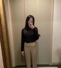 진짜 좋아요 ! 밝은 색 슬랙스랑 이런 부츠컷은 처음이었는데 너무 만족합니다.. 일단 