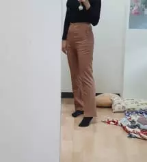 바지 자체가 하이웨스트라서 다리 길어보이구요!
