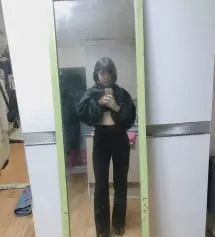 우선 저는 m사이즈를 시켰는데요 허벅지나 종아리는 딱 사이즈맞아서 좋은것 같아요 저