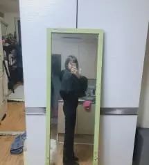 우선 저는 m사이즈를 시켰는데요 허벅지나 종아리는 딱 사이즈맞아서 좋은것 같아요 저