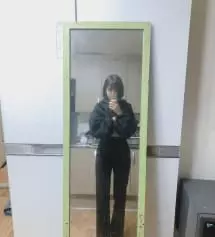 우선 저는 m사이즈를 시켰는데요 허벅지나 종아리는 딱 사이즈맞아서 좋은것 같아요 저