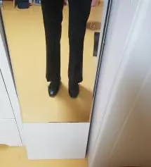 바지 단추가 너무커서 잠글때 잘안들어가서 
