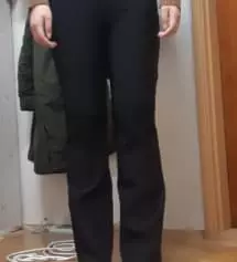 허리가 밴딩 이라서 불편함 없이 편했어요. 기장도 괜찮았고
