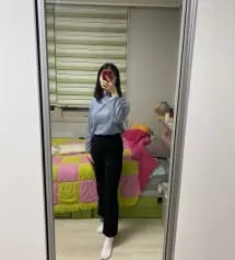 정말 이뻐서 요즘은 이 바지를 자주 입습니다. 하이웨스트라 다리도 길어보이고 옷도 자