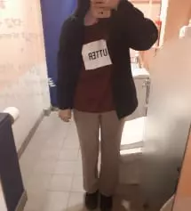 검은색구매해서 너무편하고 이쁘게입고있어서 다른색도 도전했는데 검은색이 제일이긴해