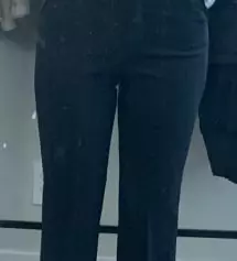 예뻐요~~~~ 원래 스몰 입는데 여기껀 크더라구요 그래서 맨날 엑스스몰 사는데 이번슬랙