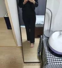 제가 뱃살이랑 엉덩이가 좀 있다보니.. 허리부분은 쪼끔 작아요! 하지만 신축성이 좋아