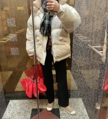 조금 여유있게 입고싶어서 라지로 주문했어요! 허리가 좀 크긴한데 ㅠ 허벅지부분 적당