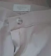 단추 무늬가 아쉽긴 한데 제 허리에 맞는 바지를 찾기 정말 힘들었는데 살짝 크지만 이