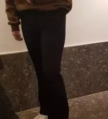 요새 살이 쪄서 항상 XL사이즈 바지만 샀었는데 이건 잘 늘어난다고 해서 L을 샀어요 그