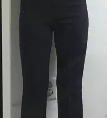 옷은 예뻐요... 옷은 진짜 예뻐요ㅠ 바지 재질도 매끈매끈해서 좋고 받자마자 왜 바지명