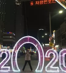 평소에 허벅지와 종아리 쪽이 엄청 튼실한 편이라 인터넷에서는 슬랙스를 한 번도 사보