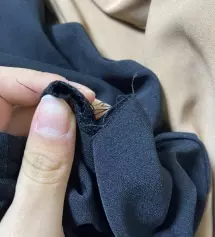 주머니에 구멍 난채로 배송 왓어요ㅠㅠㅠ 근데 반품시킬 맘 업슴 ㅋ 너무 이쁘고 맘에
