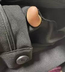 주머니에 구멍 난채로 배송 왓어요ㅠㅠㅠ 근데 반품시킬 맘 업슴 ㅋ 너무 이쁘고 맘에
