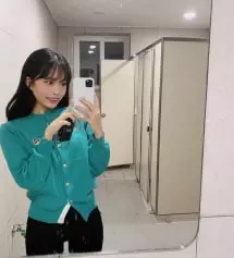 원래 m사이즈 입다가 살이 빠져서 s샀는데 타이트하긴 하지만 믿고사는 모찌슬랙스입미