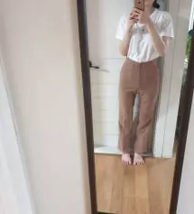 이미 검정색으로 두 개나 구입을 해서 아주 잘 입고 있는 중인데 새로운 색상이 나왔다