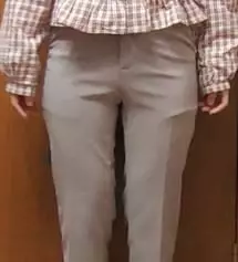 주머니가 조금 부각된다는 점 빼고는 완벽한 옷이에요. 평소에 26사이즈 입는데 딱 맞게