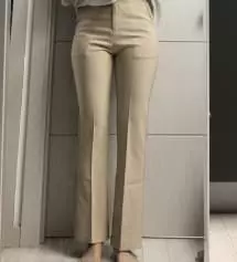 핏은 예쁜데 화면보다 누렇고 재질이 얇은건지 심리스 입어도 라인이 보여요 주머니 그