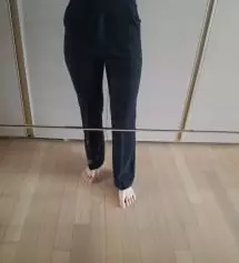 생각보다 핏이 많이 붙어요 제가엉덩이랑 허벅지살이 많아서 다이어트좀하구 입어야할것