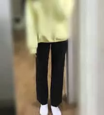 여러분 만약 고민하신다면 꼭 사세요 진짜 꼭 사세요 핏 진짜 예뻐요 다리 엄청 길고 얇