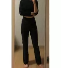 슬랙스 필요했는데 이게 인기상품이라 샀어요. 너무 편하고 쫀쫀한게 레깅스같애요. 기