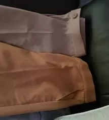 이 바지는 ... 모카베이지 샀는데 이 색상이 왔길래 고고싱이 잘못보낸줄 알았더니 제가