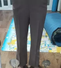 이런 색상 슬랙스가 너무 갖고싶어서 구매했습니다. 너무 긴건 싫어서 155기장 시켰는데