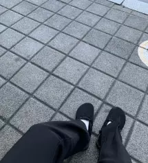 153키에 신발을 약간 덮어서 오히려 전 더 좋더라구요 핏도 진짜 잘잡아주고 슬랙스는 