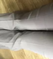 재질이 너무 얇아서 팬티라인이랑 엉밑살 튀어나온거 보여요..
