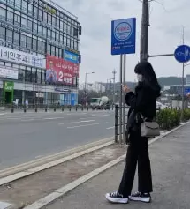 키에 비해 다리가 긴 편이라 보통 m 사이즈 입는데, 길게 입으려고 165 버전 s 사이즈 